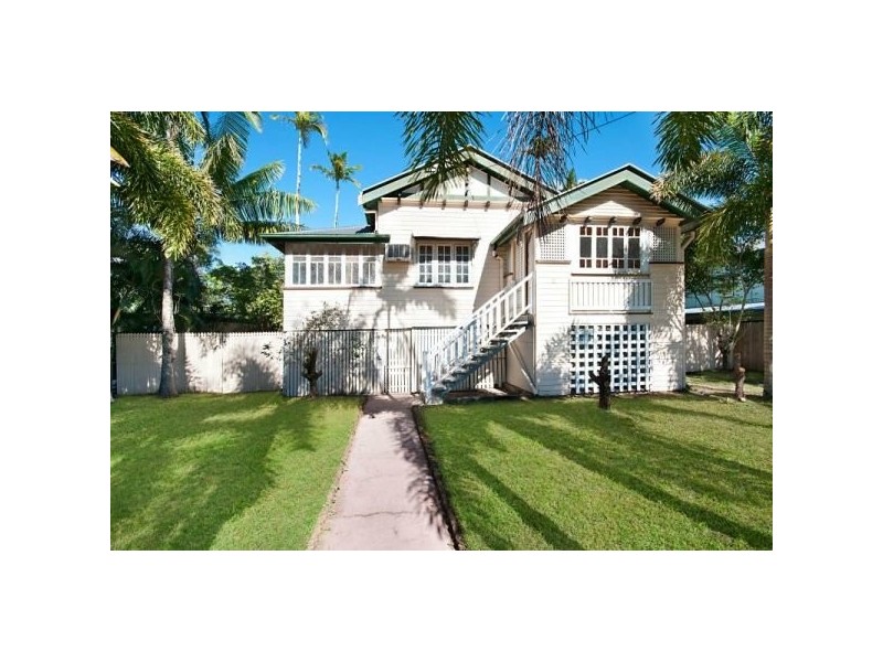 11 Law Street, Cairns North QLD 4870