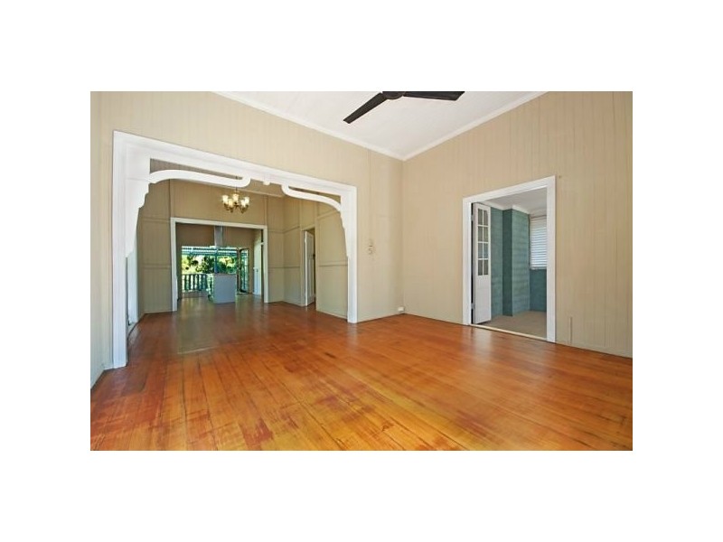 11 Law Street, Cairns North QLD 4870