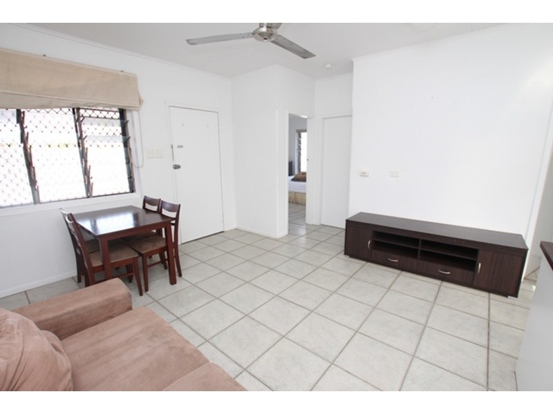 4/15 Lily Street, Cairns North QLD 4870