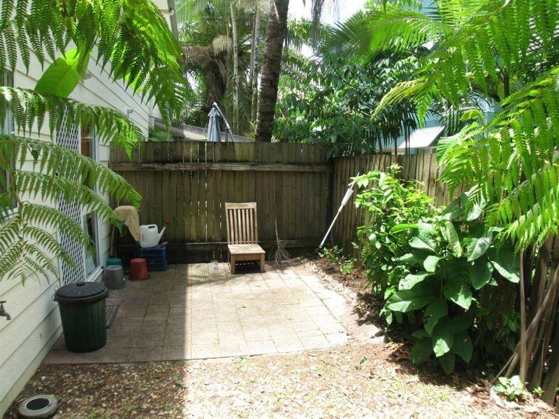 8/33 Balaclava Rd, Earlville QLD 4870