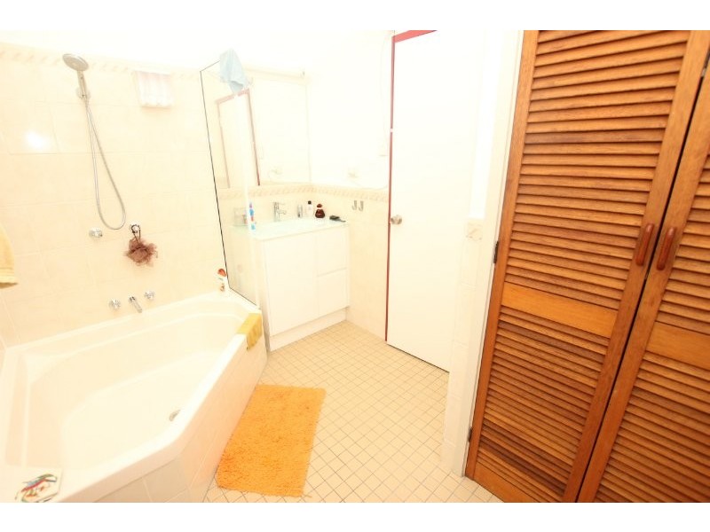 Holloways Beach QLD 4878