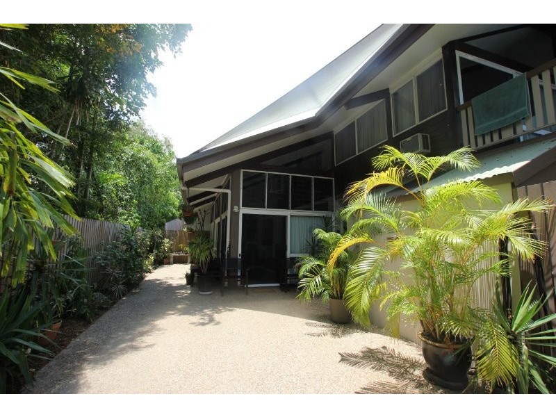 Holloways Beach QLD 4878