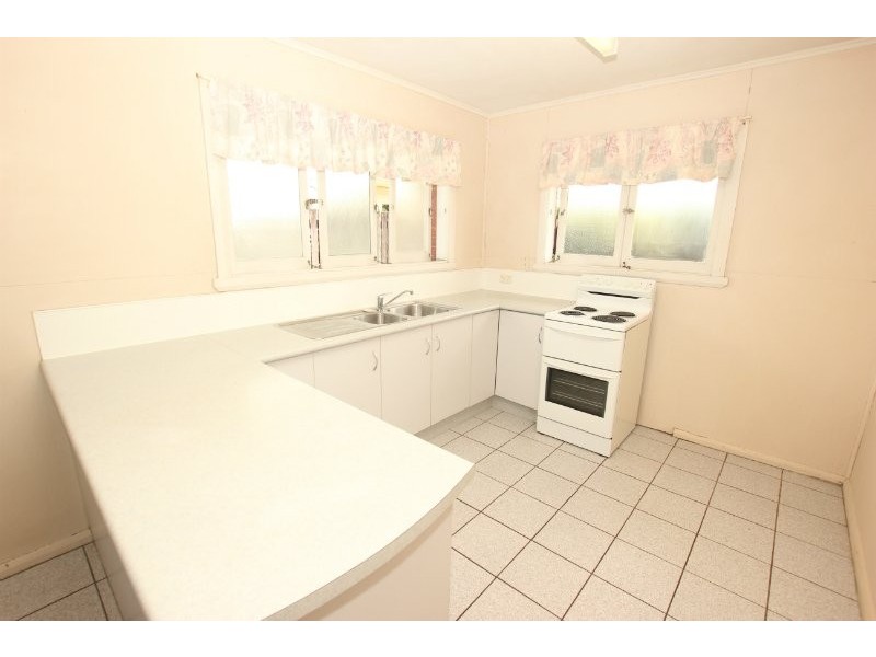 2/8 Earl Street, Woree QLD 4868