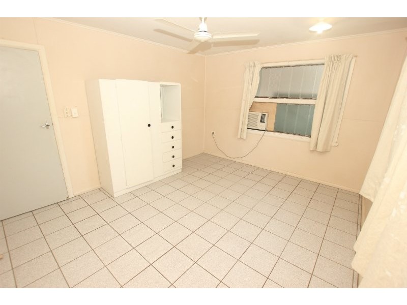 2/8 Earl Street, Woree QLD 4868