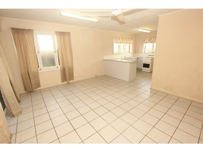 2/8 Earl Street, Woree QLD 4868