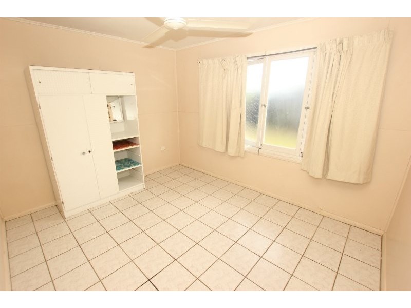 2/8 Earl Street, Woree QLD 4868