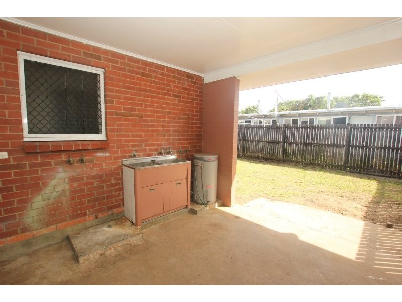 2/8 Earl Street, Woree QLD 4868