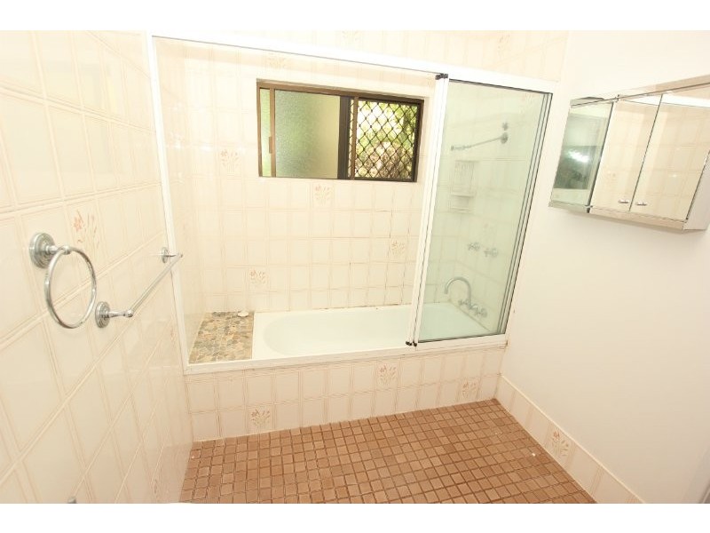 18 Hermes Close, Mooroobool QLD 4870
