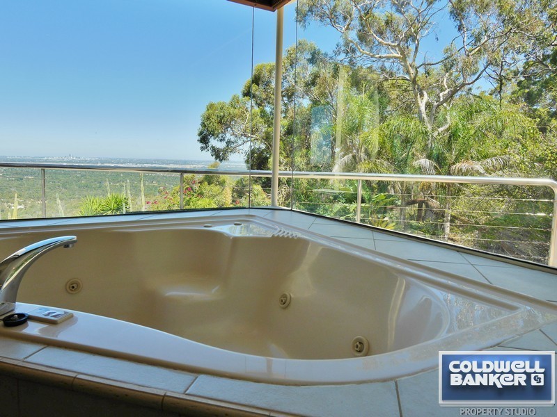 92 Lascelles Pde, Gooseberry Hill WA 6076