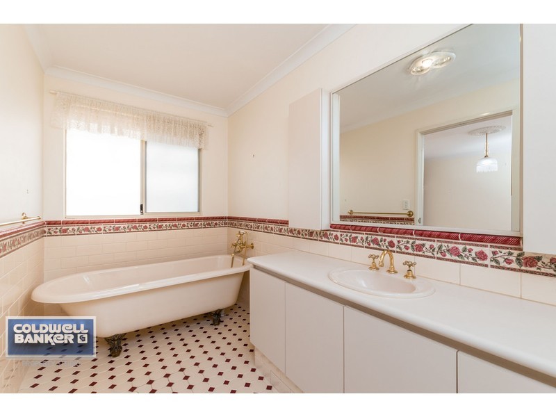 10 Erlistoun Street, Golden Bay WA 6174