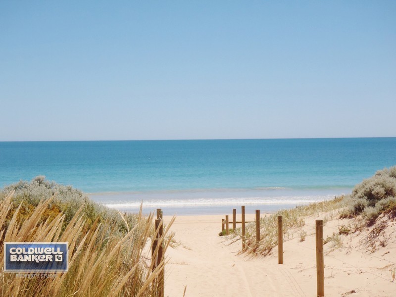 10 Erlistoun Street, Golden Bay WA 6174