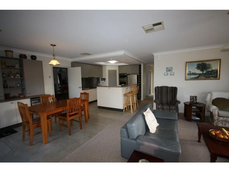 67 Olivers Road, Benalla VIC 3672