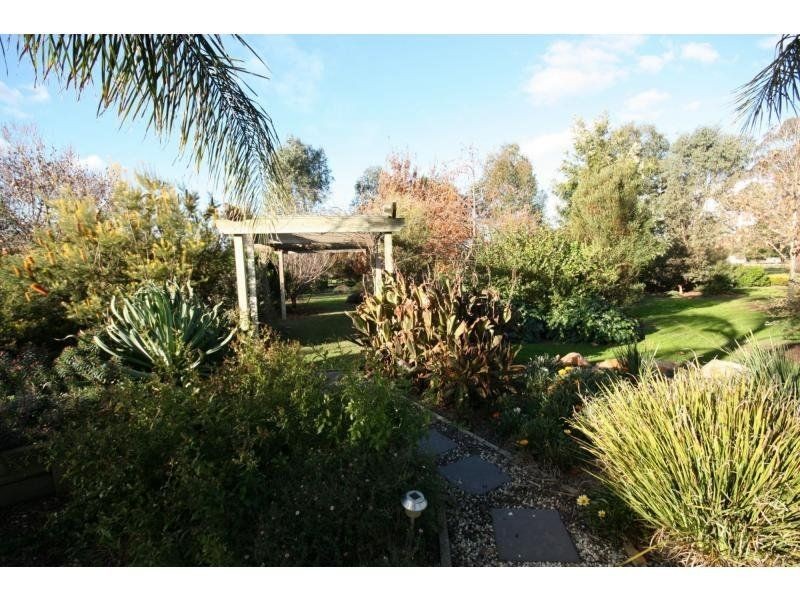 67 Olivers Road, Benalla VIC 3672