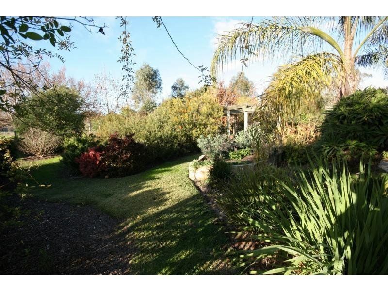 67 Olivers Road, Benalla VIC 3672