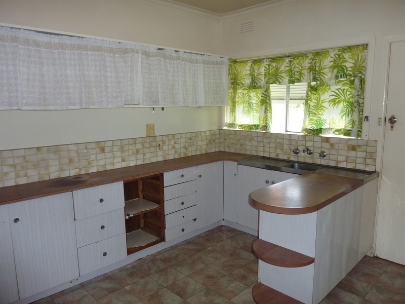 14 Amos Ave, Benalla VIC 3672