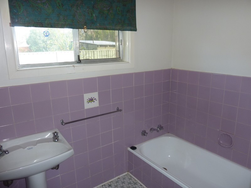 14 Amos Ave, Benalla VIC 3672