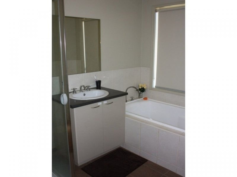 24 McNulty Drive, Benalla VIC 3672