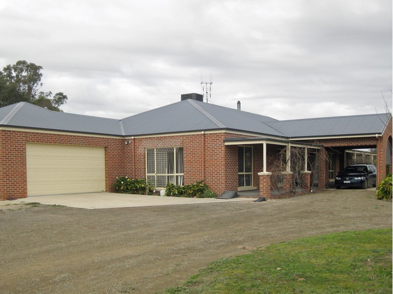 37 Olivers Road, Benalla VIC 3672