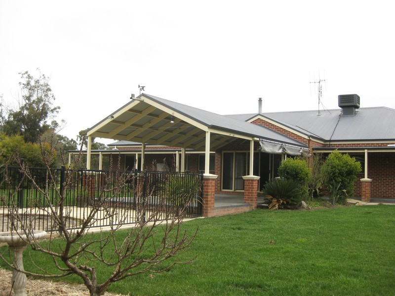 37 Olivers Road, Benalla VIC 3672