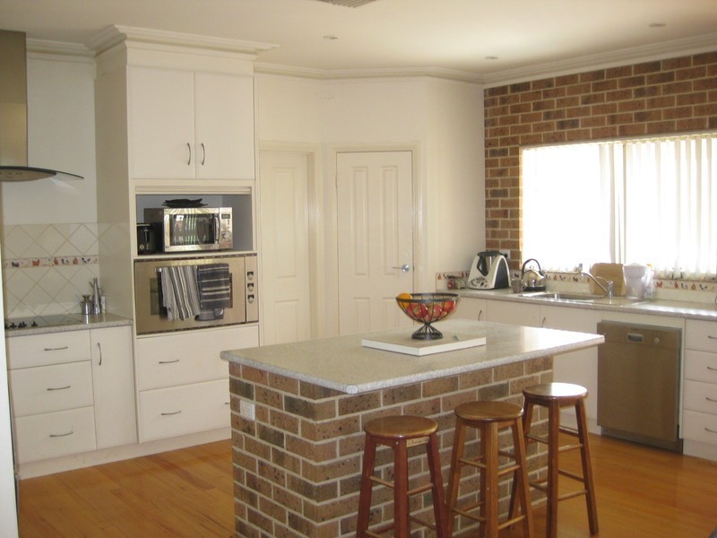 37 Olivers Road, Benalla VIC 3672