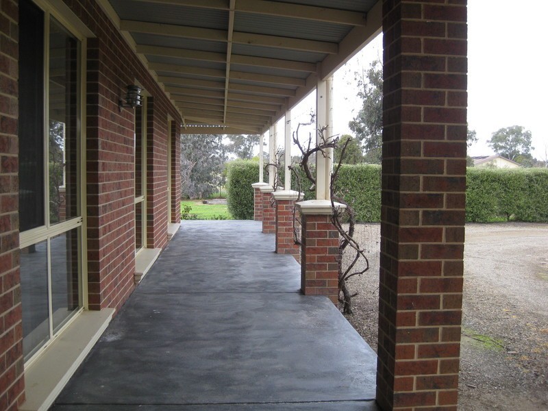 37 Olivers Road, Benalla VIC 3672