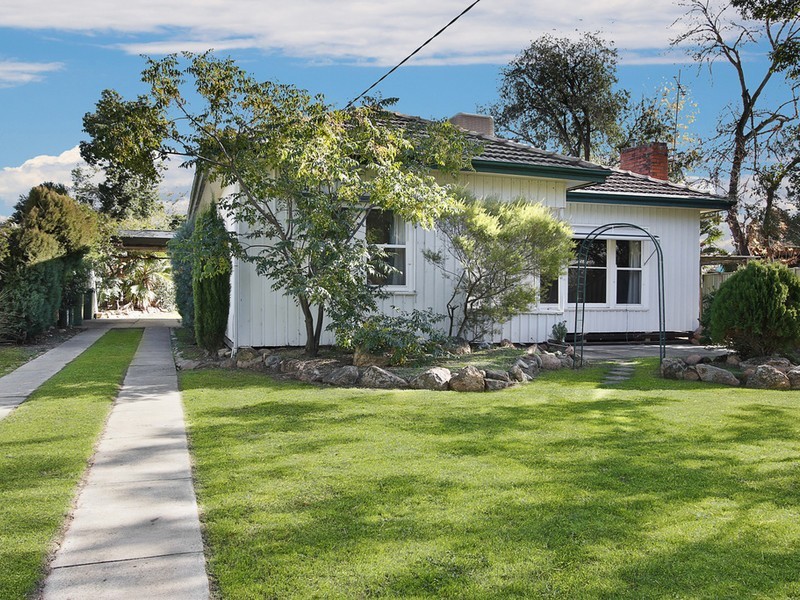 14 Dunlop Place, Benalla VIC 3672