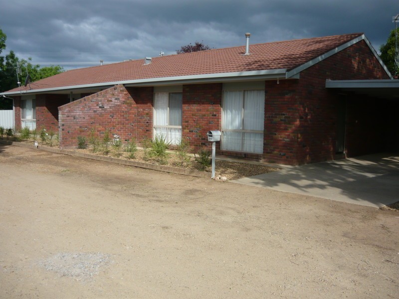 1 & 2/90 Salisbury Street, Benalla VIC 3672