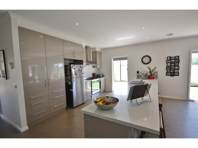 10 Weary Dunlop Drive, Benalla VIC 3672