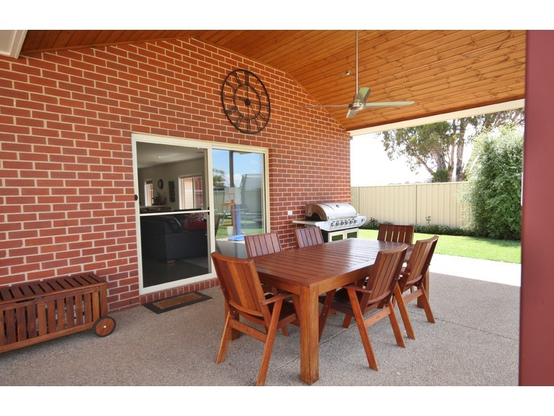 10 Weary Dunlop Drive, Benalla VIC 3672