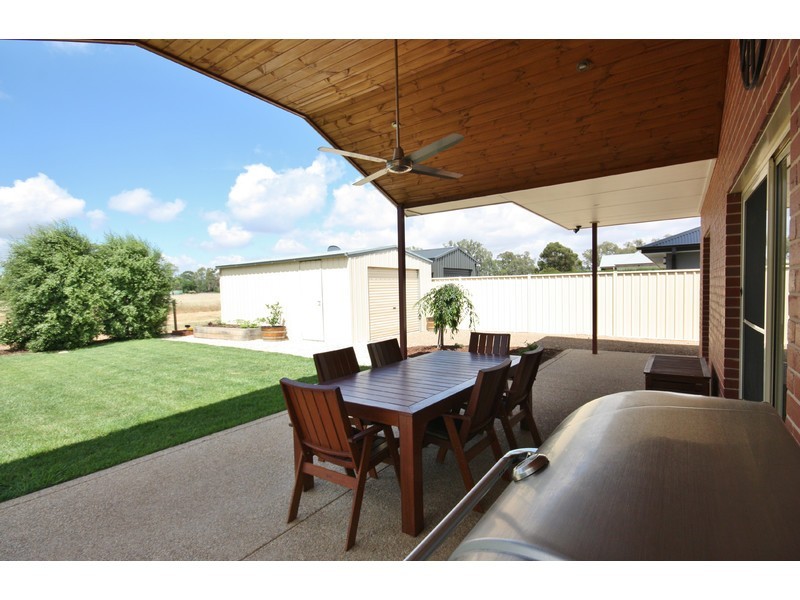 10 Weary Dunlop Drive, Benalla VIC 3672