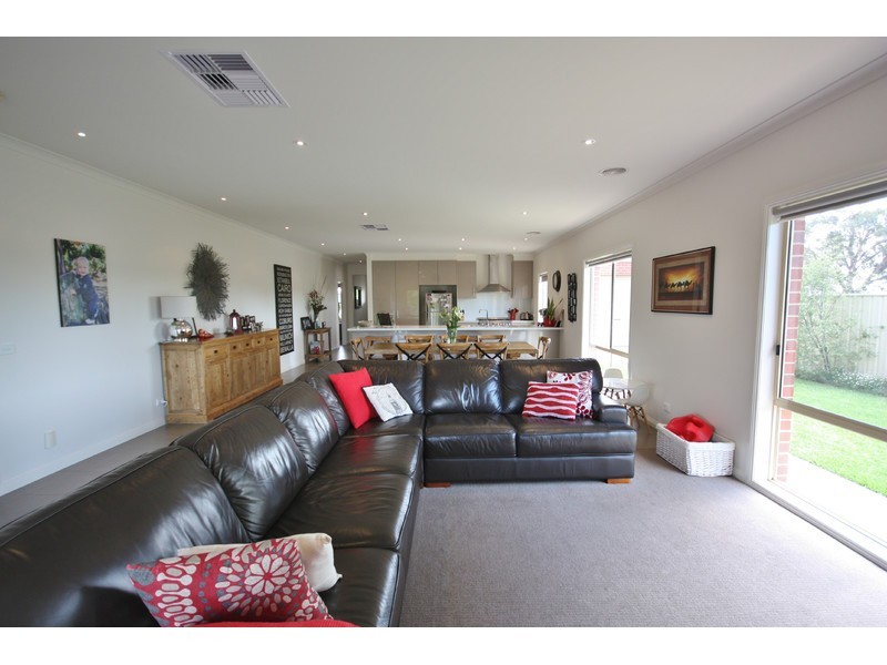 10 Weary Dunlop Drive, Benalla VIC 3672