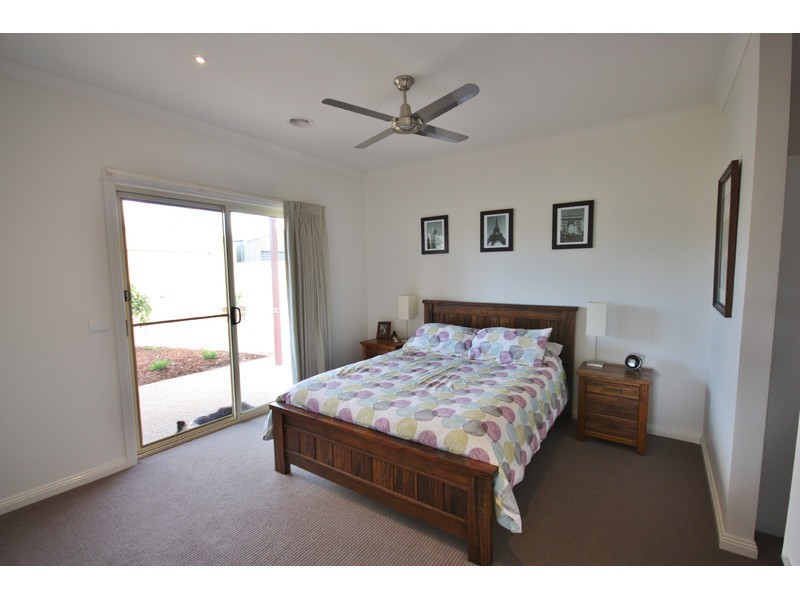 10 Weary Dunlop Drive, Benalla VIC 3672