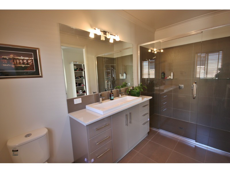 10 Weary Dunlop Drive, Benalla VIC 3672