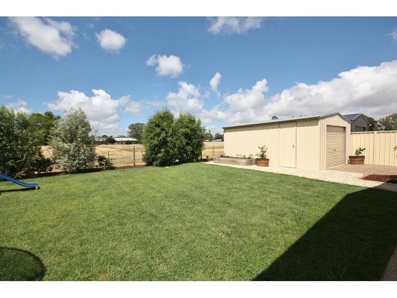 10 Weary Dunlop Drive, Benalla VIC 3672