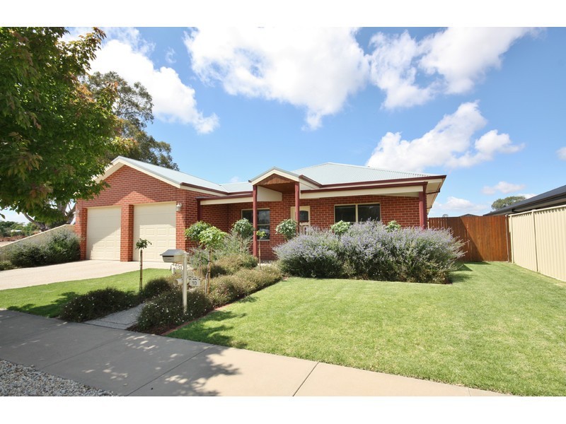 10 Weary Dunlop Drive, Benalla VIC 3672