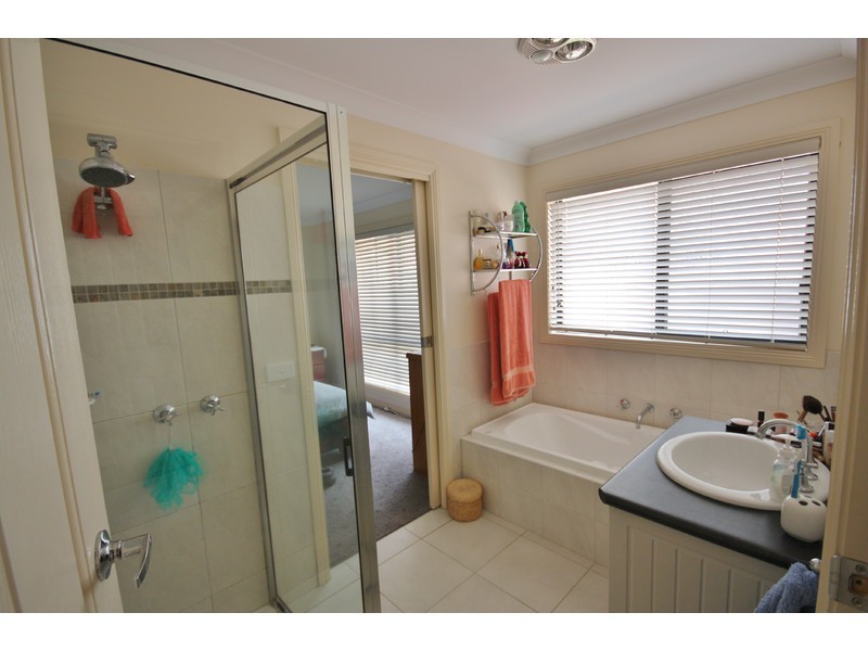 1/4 Herons Court, Benalla VIC 3672