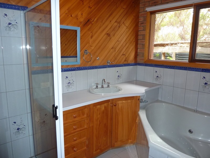 24 McConnan Street, Benalla VIC 3672