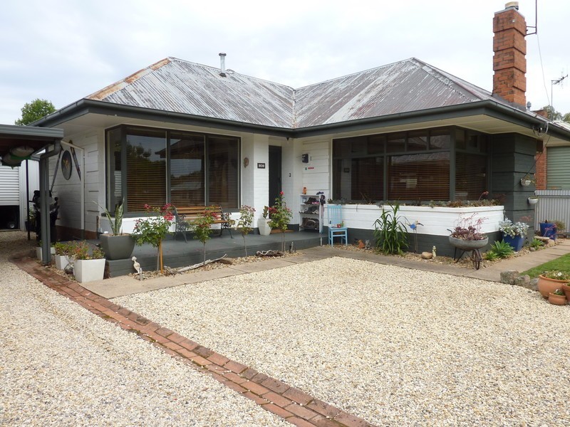 6 Goomalibee St, Benalla VIC 3672