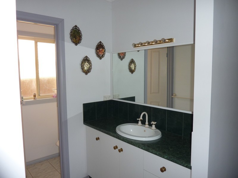 4 Regency Court, Benalla VIC 3672