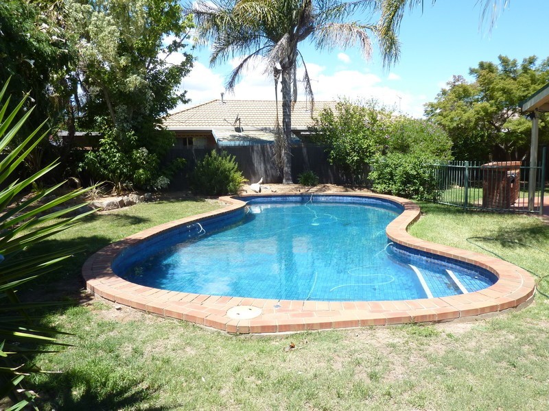 4 Regency Court, Benalla VIC 3672