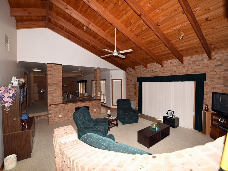 132 Midland Highway, Benalla VIC 3672