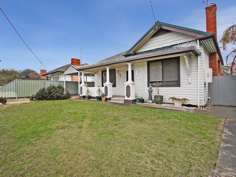 18 Tomkins Parade, Benalla VIC 3672