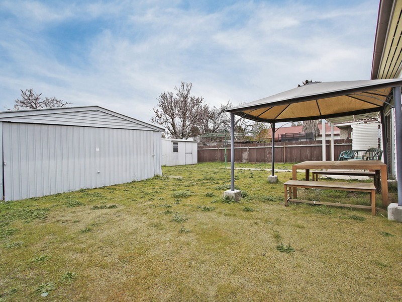 18 Tomkins Parade, Benalla VIC 3672