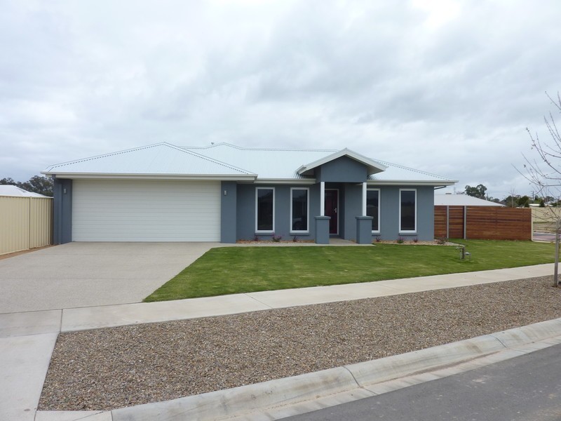 16 Sir Edward Drive, Benalla VIC 3672