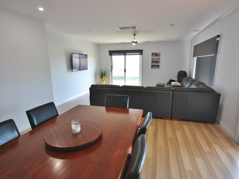 16 Sir Edward Drive, Benalla VIC 3672