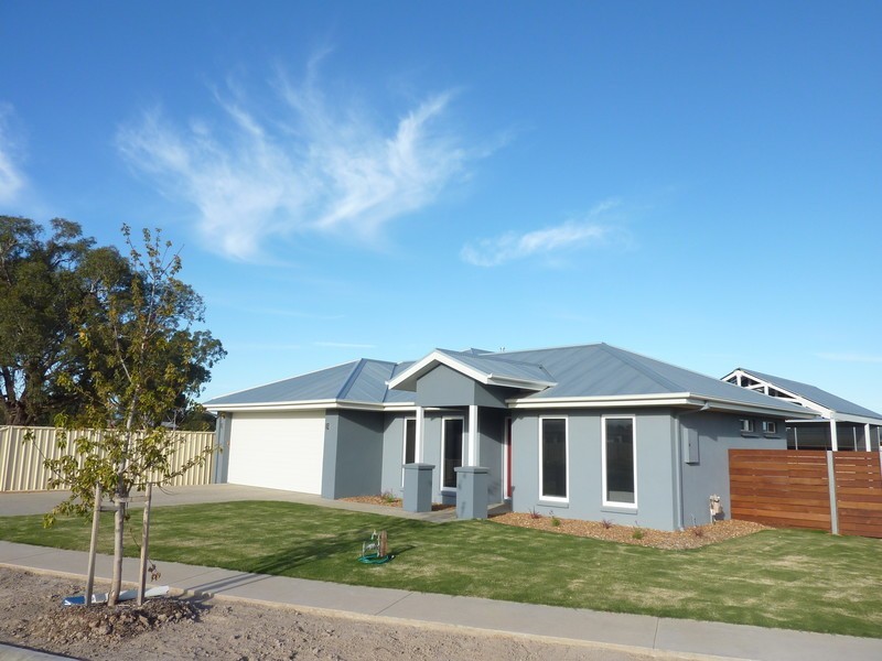 16 Sir Edward Drive, Benalla VIC 3672