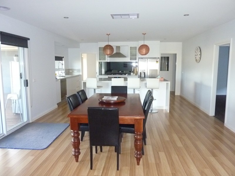 16 Sir Edward Drive, Benalla VIC 3672