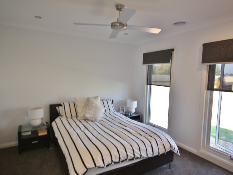 16 Sir Edward Drive, Benalla VIC 3672