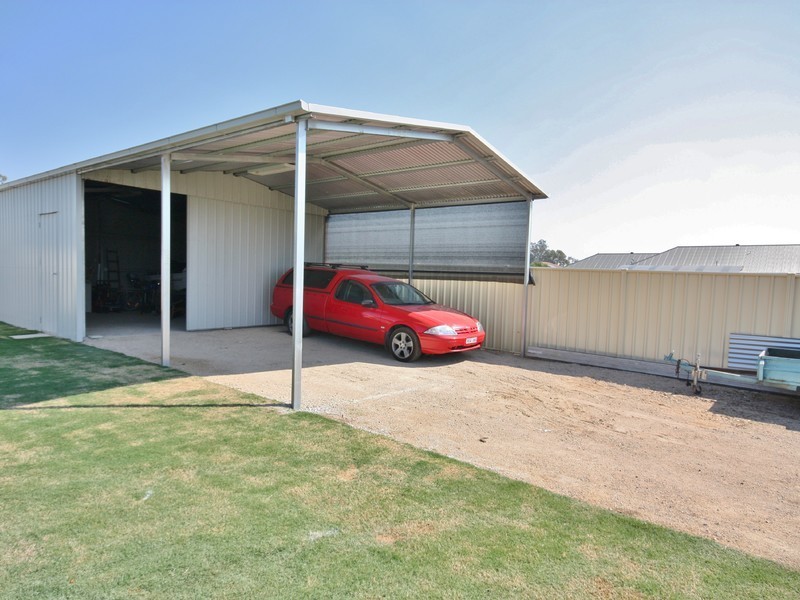 16 Sir Edward Drive, Benalla VIC 3672