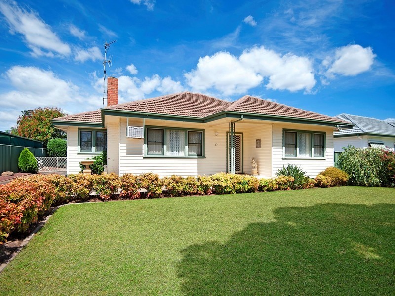 13 Amos Avenue, Benalla VIC 3672